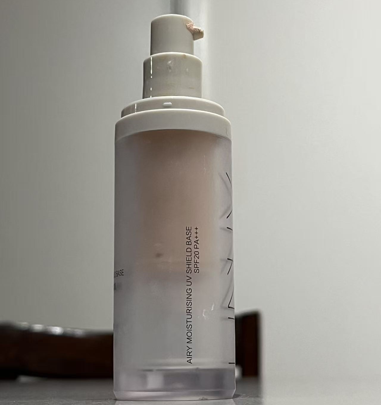 Side view of the sunscreen bottle